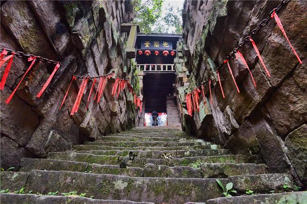 青石山一日游（神龙山上朝圣道）(9)