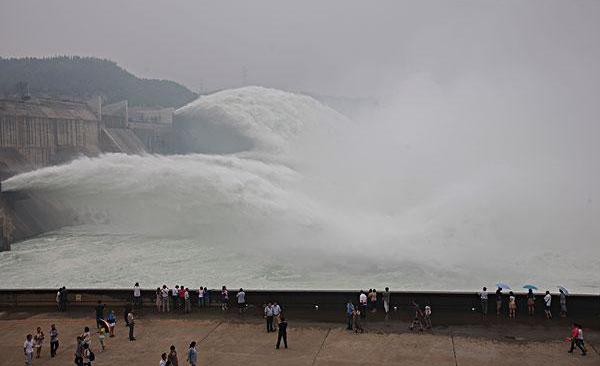 小浪底水利工程简介（黄河水利小浪底工程）(2)