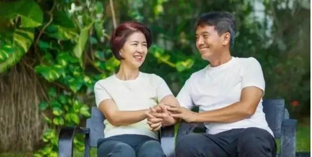 婚姻中如果不爱对方了怎么办（不爱老公的婚姻怎么下去）