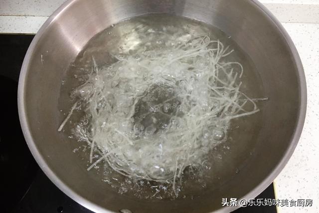 春饼配什么菜好吃又简单（吃春饼少不了这炒合菜）(6)