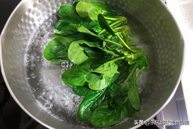 春饼配什么菜好吃又简单（吃春饼少不了这炒合菜）(20)