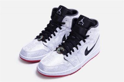 ​aj1白丝绸撕开来是什么样的 aj1白丝绸怎么撕开