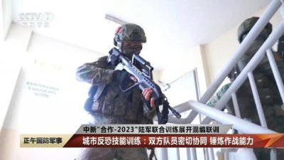 ​神似AUG，解放军远赴新加坡训练，用的是什么枪？丨轻武专栏