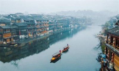 ​十大国内最佳毕业旅行地 凤凰古城排名第一 鼓浪屿排第二