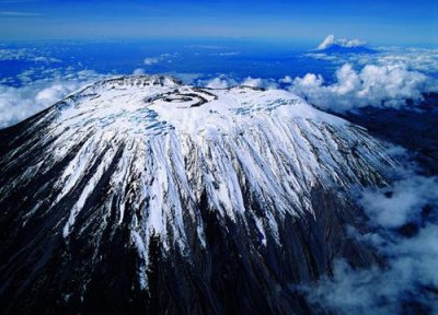 ​非洲最高的山峰：乞力马扎罗山高5892米