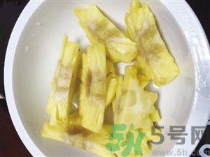 菠萝里面发黑是为什么？发黑的菠萝能吃吗？