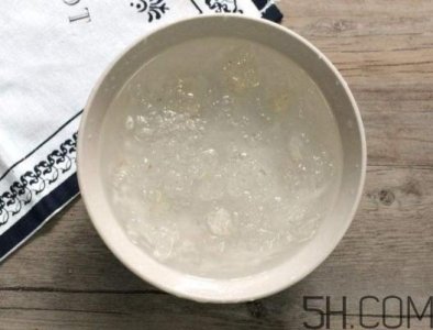 ​泡发后的雪燕怎么保存？炖好的雪燕可以放多久