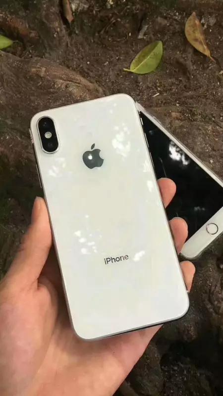 深圳华强北出品的高仿iPhone X 几乎能够以假乱真