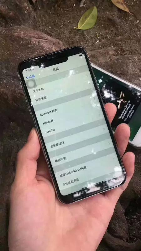 深圳华强北出品的高仿iPhone X 几乎能够以假乱真