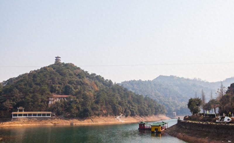 石燕湖，湖南省首家野生动物园，长沙人最受欢迎的十佳旅游景区