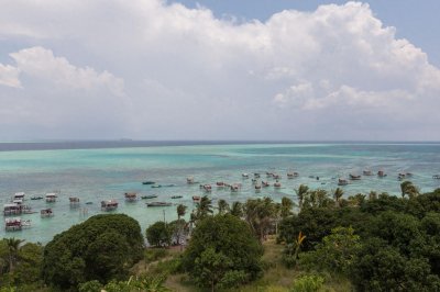 ​这个地方不归任何国家管理，终年定居海上，却过的比谁都滋润