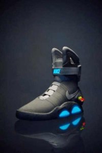 ​NIKE Air Mag 全球最昂贵的鞋之一，土豪抢着买，拍出70万天价