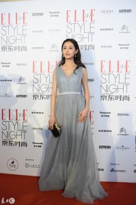 ​ELLEChina风尚大典30周年，陈钰琪清新亮相